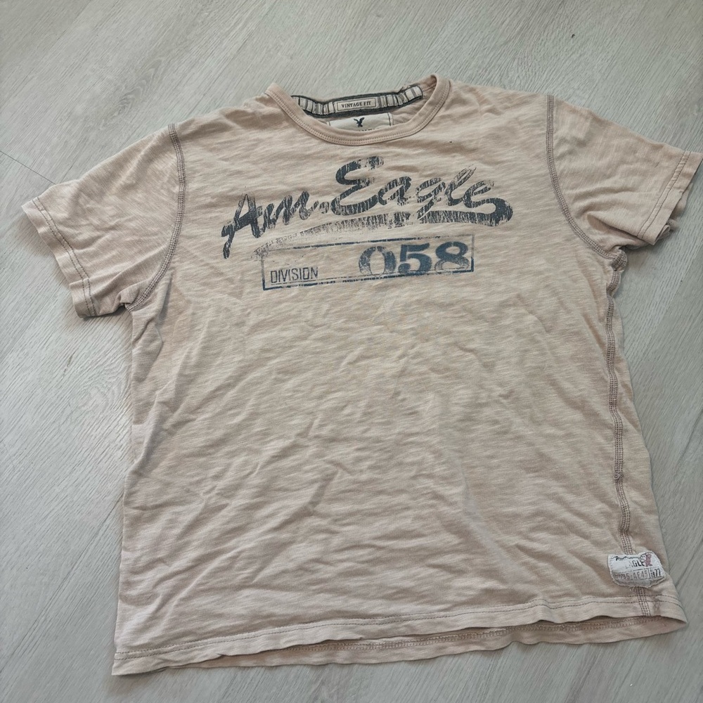 Vintage American Eagle Outfitters Men's Beige Graphic Tee